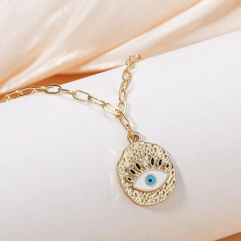 Vintage Heart Necklace Evial Eyes Necklace for Women Irregular Unique Women Pendant Golden Ladies Party Jewelry On the Neck